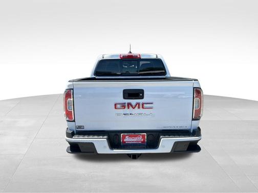Summit White 2022 GMC Canyon Denali