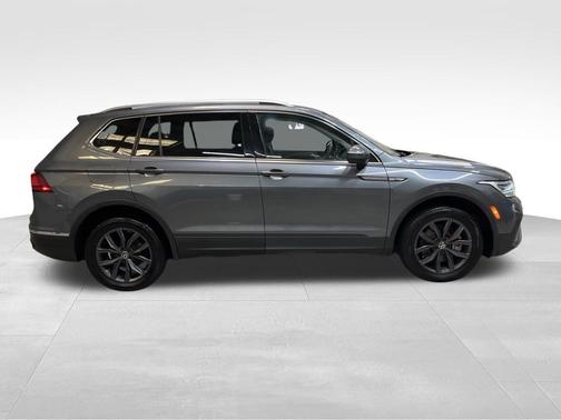 Pyrite Silver Metallic 2023 Volkswagen Tiguan 2.0T SE