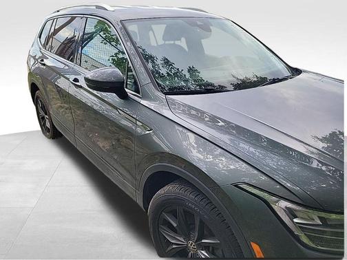 Pyrite Silver Metallic 2023 Volkswagen Tiguan 2.0T SE