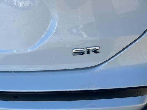 Aspen White Tricoat/Super Black 2023 Nissan Kicks SR