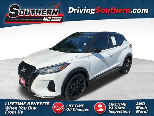 Aspen White Tricoat/Super Black 2023 Nissan Kicks SR