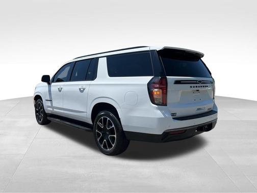 Summit White 2022 Chevrolet Suburban RST