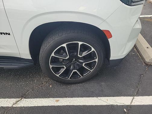 Summit White 2022 Chevrolet Suburban RST
