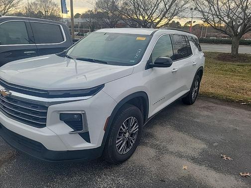 2025 Chevrolet Traverse LT