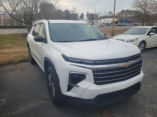 2025 Chevrolet Traverse LT