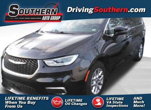 Brilliant Black Crystal Pearlcoat 2023 Chrysler Pacifica Touring L