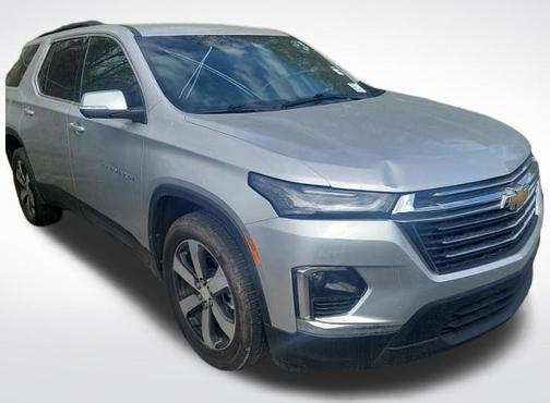 Silver Ice Metallic 2022 Chevrolet Traverse LT Leather