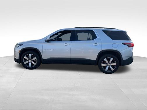 Silver Ice Metallic 2022 Chevrolet Traverse LT Leather