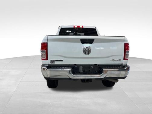 Bright White Clearcoat 2024 RAM 2500 Big Horn Crew Cab 4x4 6'4' Box