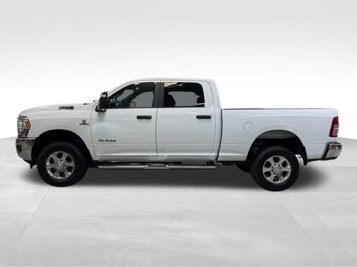 Bright White Clearcoat 2024 RAM 2500 Big Horn Crew Cab 4x4 6'4' Box