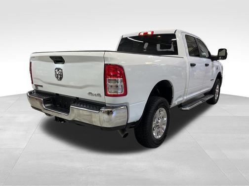 Bright White Clearcoat 2024 RAM 2500 Big Horn Crew Cab 4x4 6'4' Box