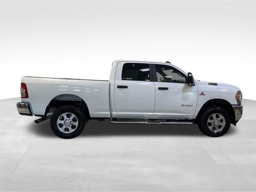 Bright White Clearcoat 2024 RAM 2500 Big Horn Crew Cab 4x4 6'4' Box
