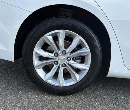 Summit White 2024 Chevrolet Malibu FWD 1LT