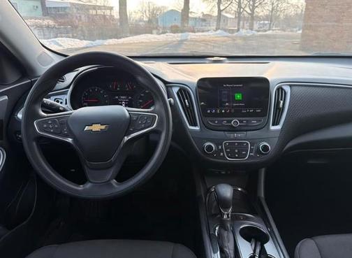 Summit White 2024 Chevrolet Malibu FWD 1LT