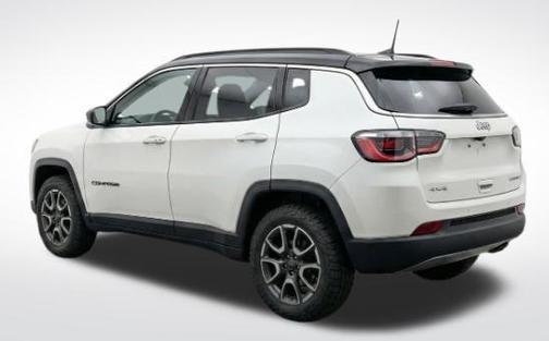 Bright White Clearcoat 2025 Jeep Compass Trailhawk