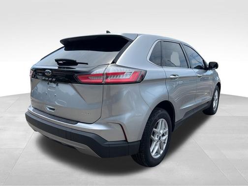 Silver Metallic 2022 Ford Edge SEL