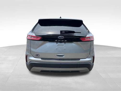Silver Metallic 2022 Ford Edge SEL