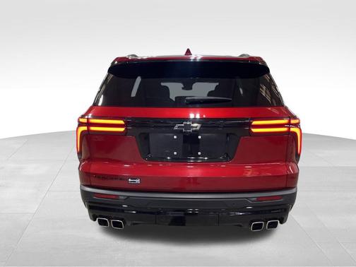 Radiant Red Tintcoat 2025 Chevrolet Traverse LT