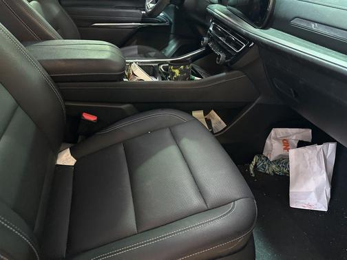 Radiant Red Tintcoat 2025 Chevrolet Traverse LT
