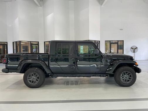 2024 Jeep Gladiator Sport S