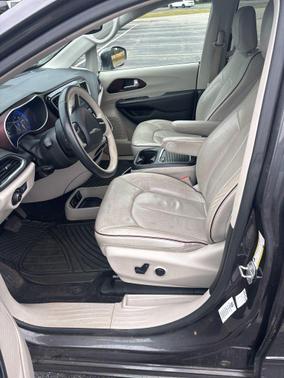 Granite Crystal Metallic Clearcoat 2020 Chrysler Pacifica Limited