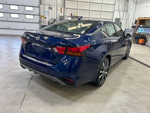 2021 Nissan Altima SR FWD