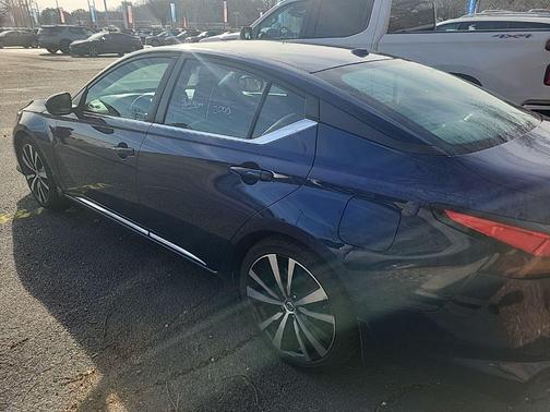 2021 Nissan Altima SR FWD