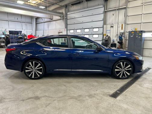 2021 Nissan Altima SR FWD