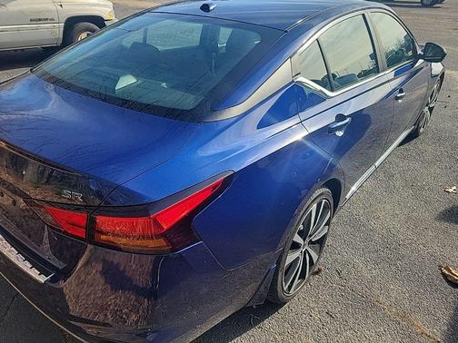 2021 Nissan Altima SR FWD