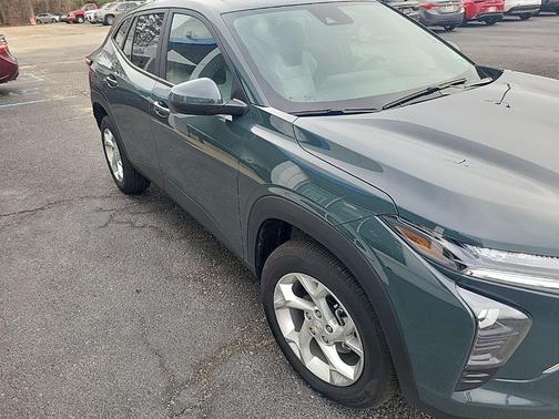 2025 Chevrolet Trax LS