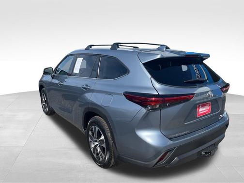 Moon Dust 2022 Toyota Highlander XLE