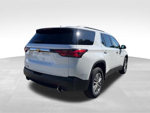 Summit White 2023 Chevrolet Traverse LT Cloth