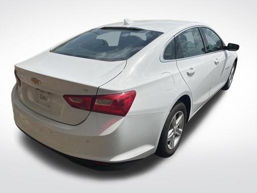 Summit White 2024 Chevrolet Malibu FWD 1LT