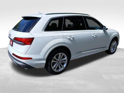 2025 Audi Q7 55 Premium Plus
