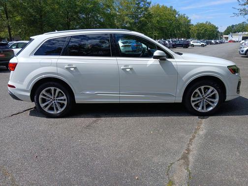 2025 Audi Q7 55 Premium Plus