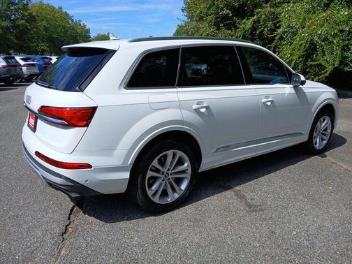 2025 Audi Q7 55 Premium Plus