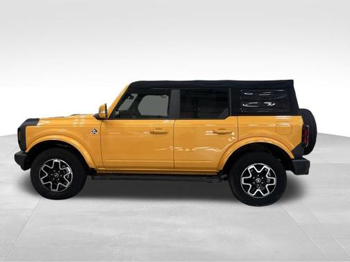 Cyber Orange Metallic Tricoat 2022 Ford Bronco Outer Banks