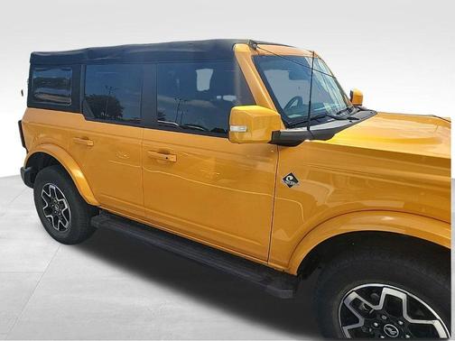 Cyber Orange Metallic Tricoat 2022 Ford Bronco Outer Banks