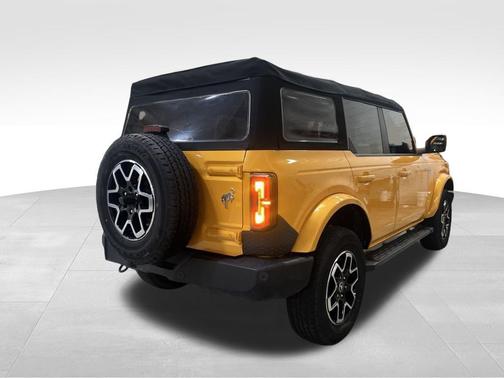 Cyber Orange Metallic Tricoat 2022 Ford Bronco Outer Banks
