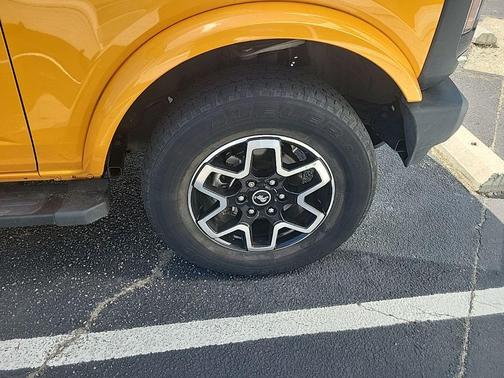 Cyber Orange Metallic Tricoat 2022 Ford Bronco Outer Banks