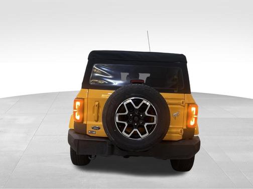 Cyber Orange Metallic Tricoat 2022 Ford Bronco Outer Banks