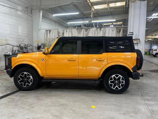 Cyber Orange Metallic Tricoat 2022 Ford Bronco Outer Banks
