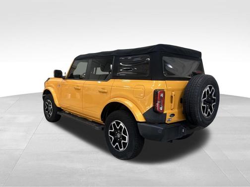 Cyber Orange Metallic Tricoat 2022 Ford Bronco Outer Banks