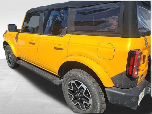 Cyber Orange Metallic Tricoat 2022 Ford Bronco Outer Banks