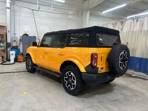 Cyber Orange Metallic Tricoat 2022 Ford Bronco Outer Banks