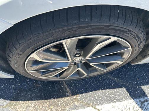 Wind Chill Pearl w/Black Sand Pearl Roof 2022 Toyota Corolla SE