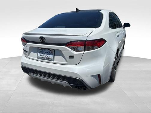 Wind Chill Pearl w/Black Sand Pearl Roof 2022 Toyota Corolla SE