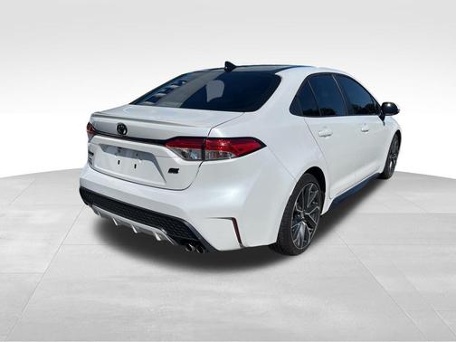 Wind Chill Pearl w/Black Sand Pearl Roof 2022 Toyota Corolla SE