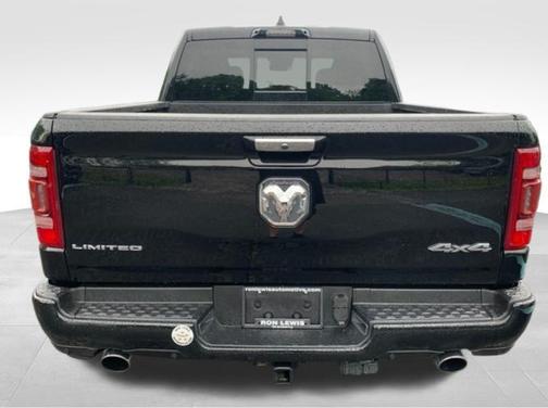 Diamond Black Crystal Pearlcoat 2022 RAM 1500 Limited