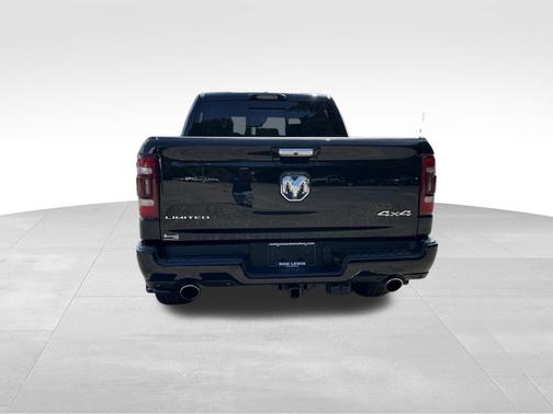 Diamond Black Crystal Pearlcoat 2022 RAM 1500 Limited
